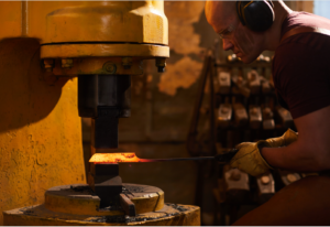 Como otimizar a produtividade da prensa na metalurgia