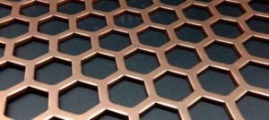 Chapas perfuradas em inox ou alumínio Guia Técnico de Seleção e Performance 2026